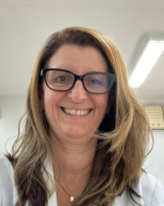 Profa. Christiane Ribeiro, coordenadora de mesa do X Simpósio de Homeopatia da ABRAH 2026